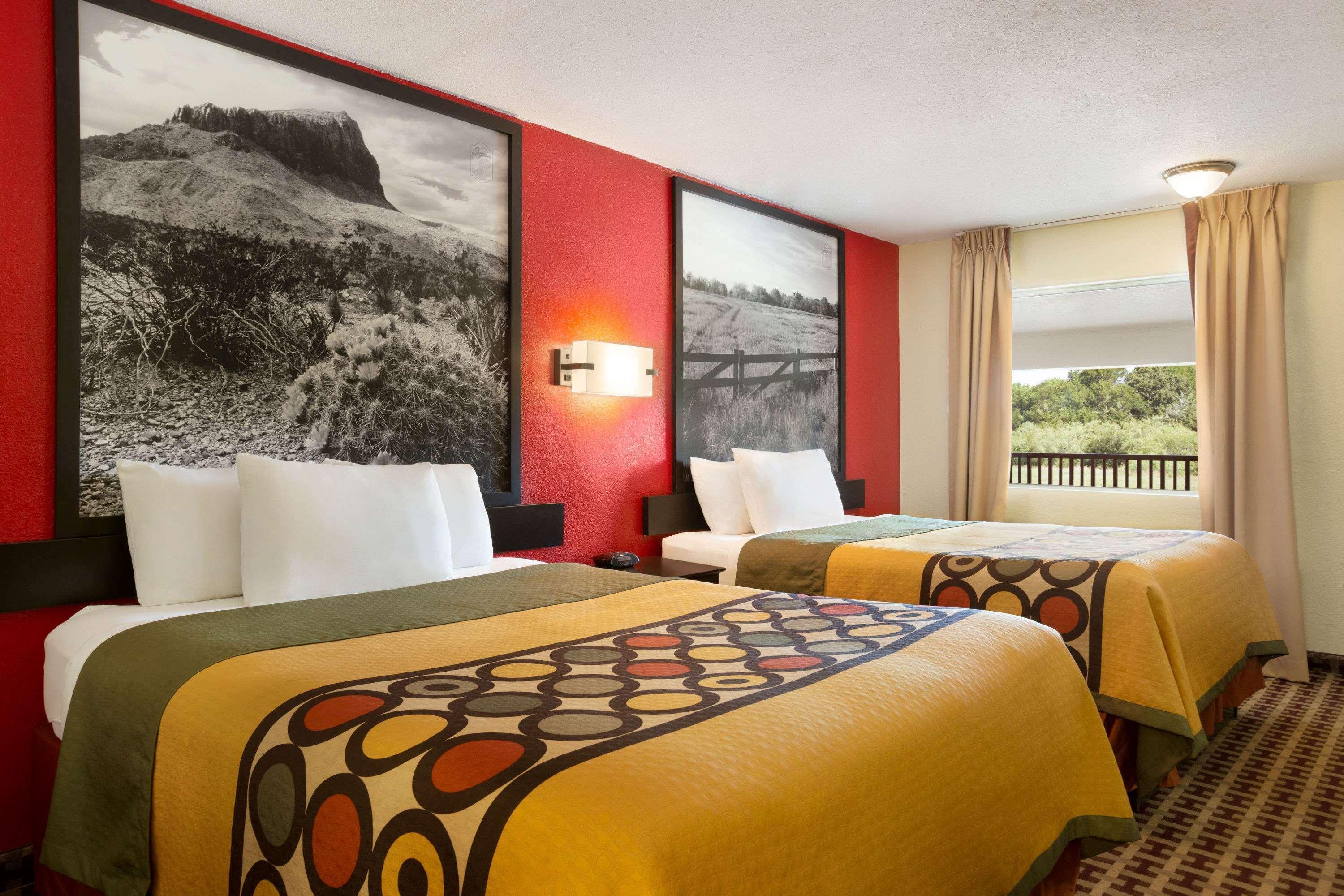 Super 8 By Wyndham Corsicana Buitenkant foto