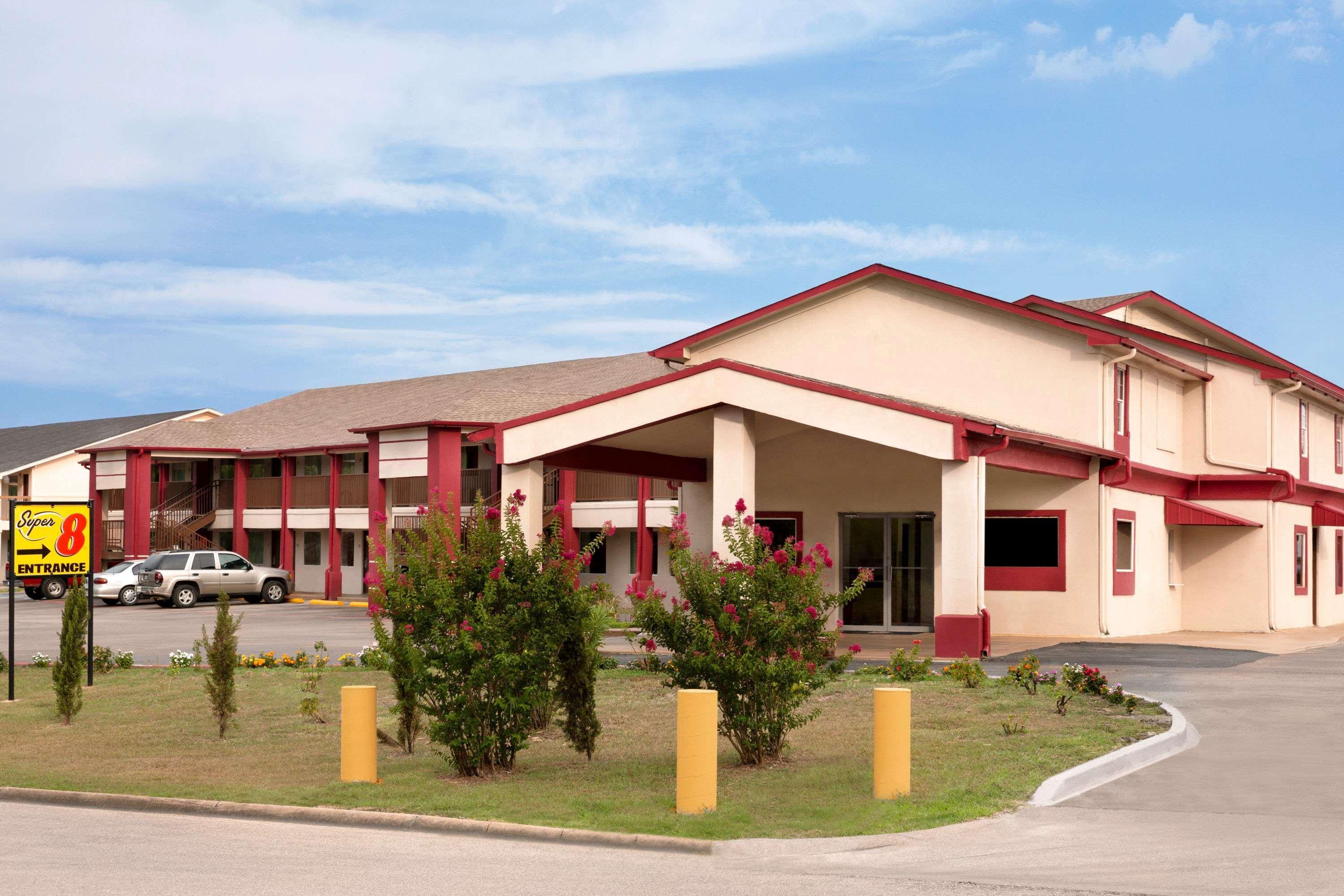Super 8 By Wyndham Corsicana Buitenkant foto