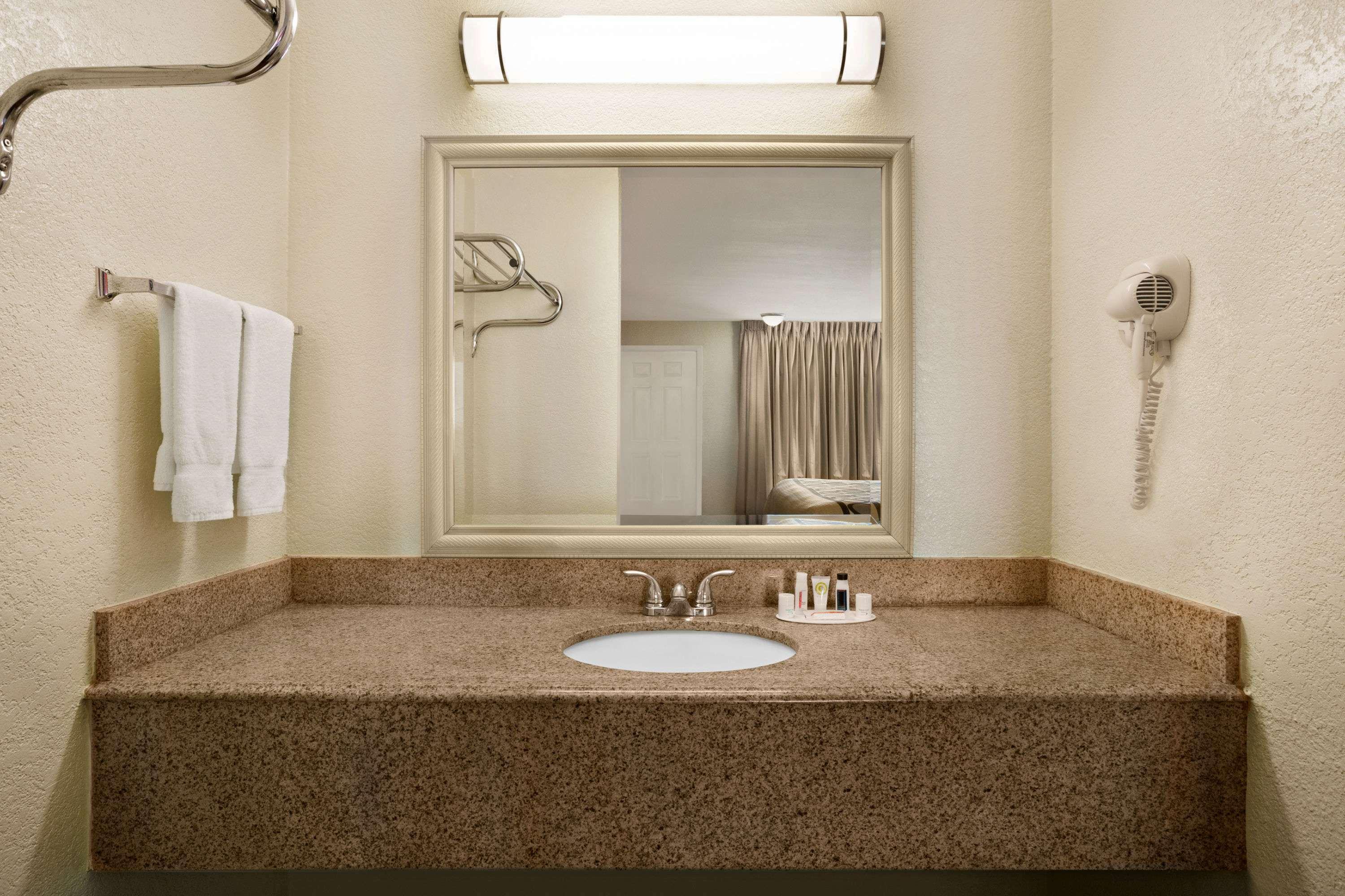 Super 8 By Wyndham Corsicana Buitenkant foto
