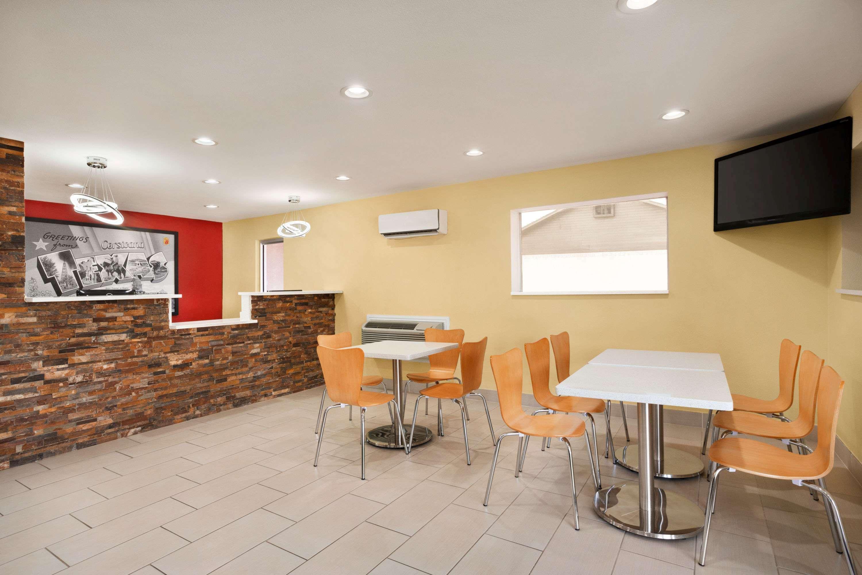 Super 8 By Wyndham Corsicana Buitenkant foto