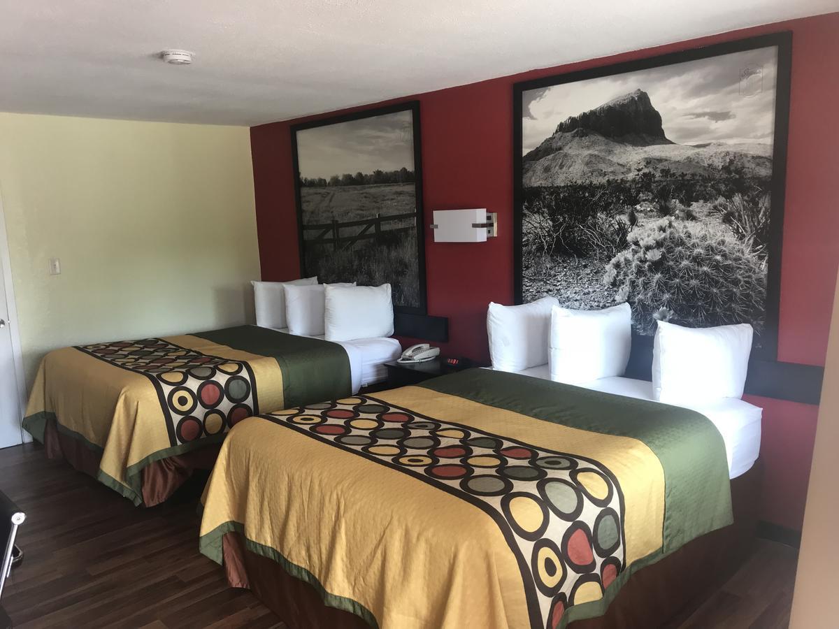 Super 8 By Wyndham Corsicana Buitenkant foto